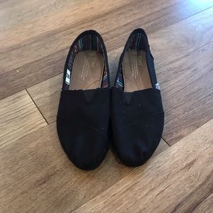 Women’s Black Toms Size 9